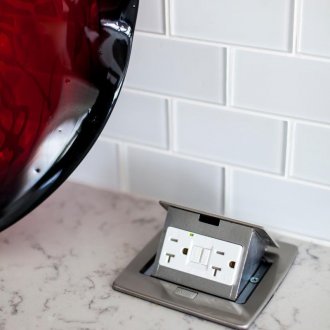 Ανασυρόμενη ηλεκτρική πρίζα