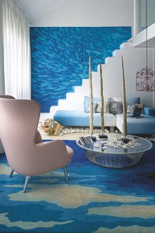 Μπλε ταπετσαρία φωτογραφιών στο σαλόνι