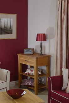 Maroon interiér