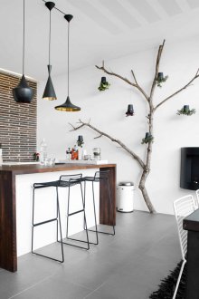 Πρωτότυπη στάση λουλουδιών στο εσωτερικό