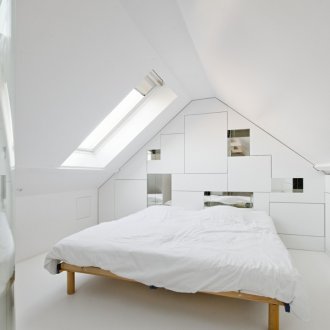 Μινιμαλιστική σοφίτα υπνοδωμάτιο