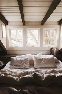 Σοφίτα υπνοδωμάτιο με παράθυρο