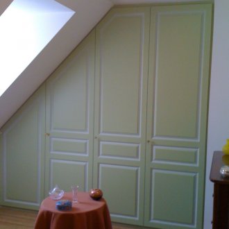 Σοφίτα υπνοδωμάτιο με ντουλάπα