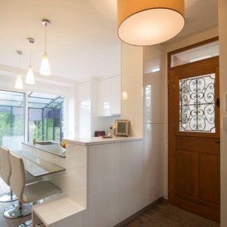 Η είσοδος σε ένα ιδιωτικό σπίτι είναι μικρή