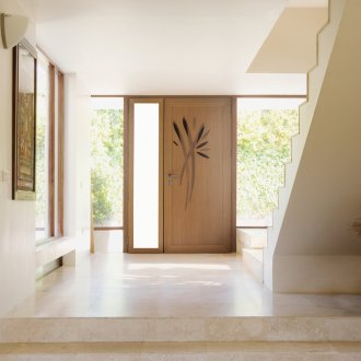 Αίθουσα εισόδου σε ιδιωτική κατοικία με πανοραμικό παράθυρο