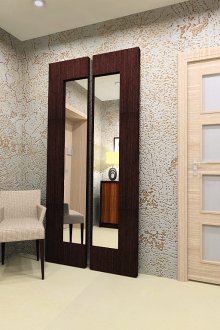 Αρχικός καθρέφτης πλήρους μήκους στο διάδρομο