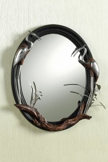 Όμορφη διακόσμηση καθρέφτη με φιγούρες και ξύλο