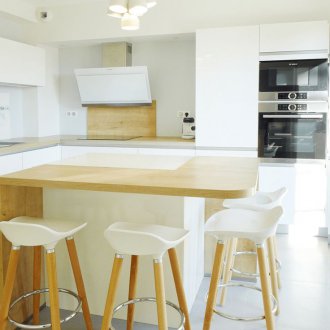 Κουζίνα 14 τ.μ. m στο ύφος του μινιμαλισμού