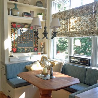 Κουζίνα με ρουστίκ καναπέ