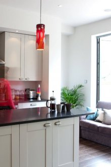 Κουζίνα με καναπέ στο σπίτι