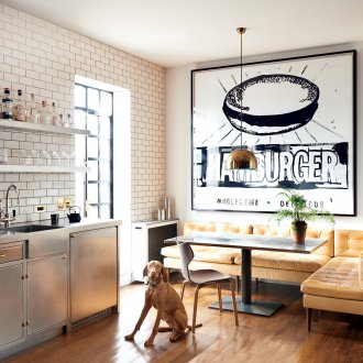 Κουζίνα με δερμάτινο καναπέ