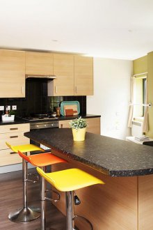 Κουζίνα με διαμορφωμένο καναπέ