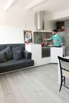 Κουζίνα με ενσωματωμένο καναπέ