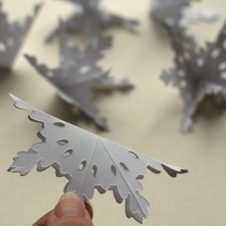 Μικρές χάρτινες νιφάδες χιονιού