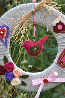 Χριστουγεννιάτικο στεφάνι με ένα πουλί