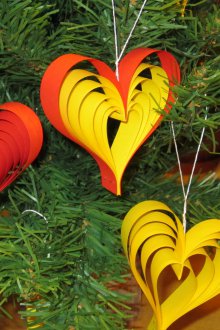 Χριστουγεννιάτικα δέντρα διακοσμήσεις με τη μορφή καρδιές