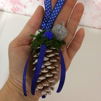 Χριστουγεννιάτικο δέντρο κώνος