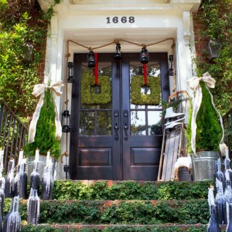 Οικολογική διακόσμηση πόρτας νέου έτους