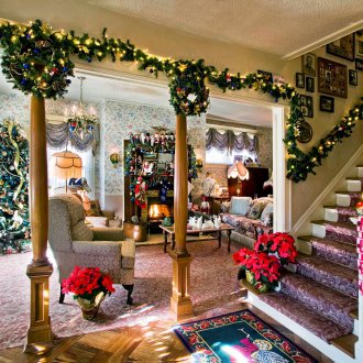 Διακόσμηση του ανοίγματος στο σαλόνι για το νέο έτος