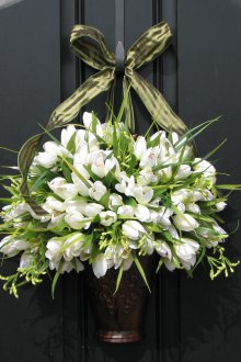 Διακόσμηση πόρτας με τουλίπες