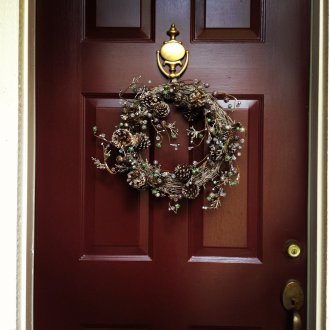 Διακόσμηση πόρτας εισόδου νέου έτους