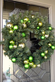 Πράσινη διακόσμηση στεφάνι πόρτας