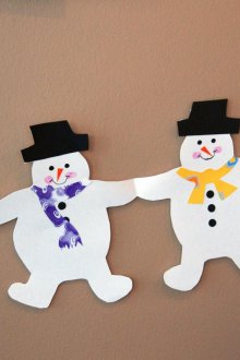 Χαρτί γιρλάντα υπό μορφή χιονάνθρωπων