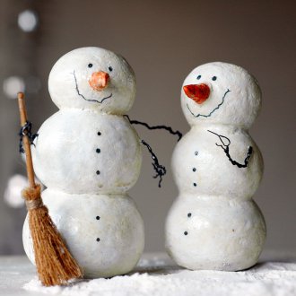 Papier mache χιονάνθρωπος