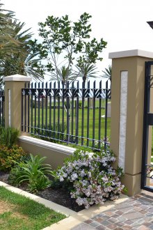 Γεωμετρικός σφυρηλατημένος φράκτης