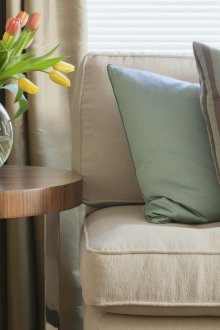 Στρογγυλό τραπέζι από μέταλλο και ξύλο