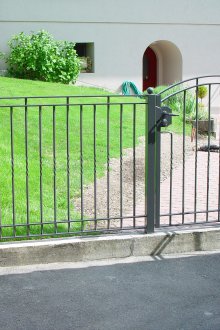 Σφυρηλατημένο φράχτη με πλέγμα