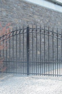 Πύλες από σφυρήλατο σίδερο