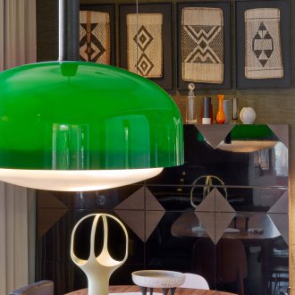 Glansede møbler i en tosidig leilighet