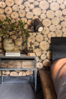 Συνδυάζοντας ταπετσαρία με μια εκτύπωση στο υπνοδωμάτιο