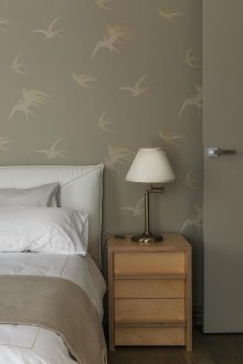 Συνδυάζοντας ταπετσαρία με τα πουλιά στην κρεβατοκάμαρα