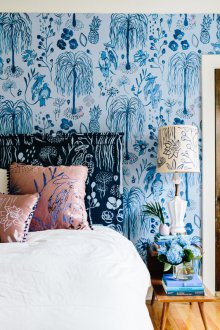 Ο συνδυασμός μπλε ταπετσαρία στο υπνοδωμάτιο