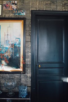 Θαμπή σκοτεινή πόρτα