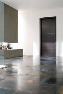 Σκούρο πόρτα με καπλαμά