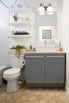 Kệ phòng tắm màu trắng