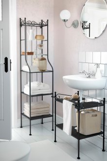 Ράφια από σφυρήλατο σίδερο στο μπάνιο