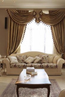 Κλασικές κουρτίνες φούντας