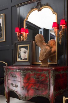 Κόκκινο περίπτερο σε κλασικό στιλ