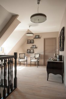 Μονόχρωμος κλασικός εσωτερικός σχεδιασμός