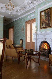 Ταπετσαρία στο σαλόνι σε κλασικό στιλ