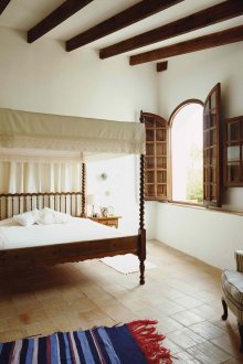 Υπνοδωμάτιο σε μπεζ και καφέ τόνους