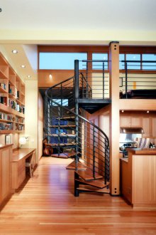 Διακοσμητική καφέ στήλη