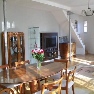 Μεταλλικές στήλες στο εσωτερικό