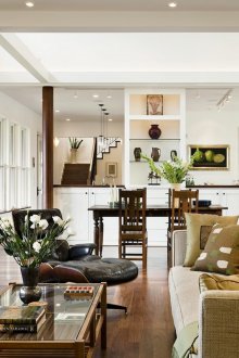 Στήλες καρυδιάς στο εσωτερικό