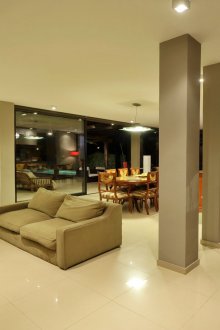 Γκρίζα στήλη στο εσωτερικό