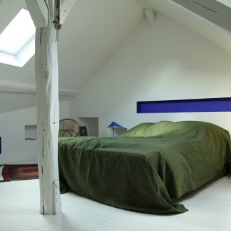 Κουρτίνα από σφαιρίδια στο εσωτερικό του υπνοδωματίου